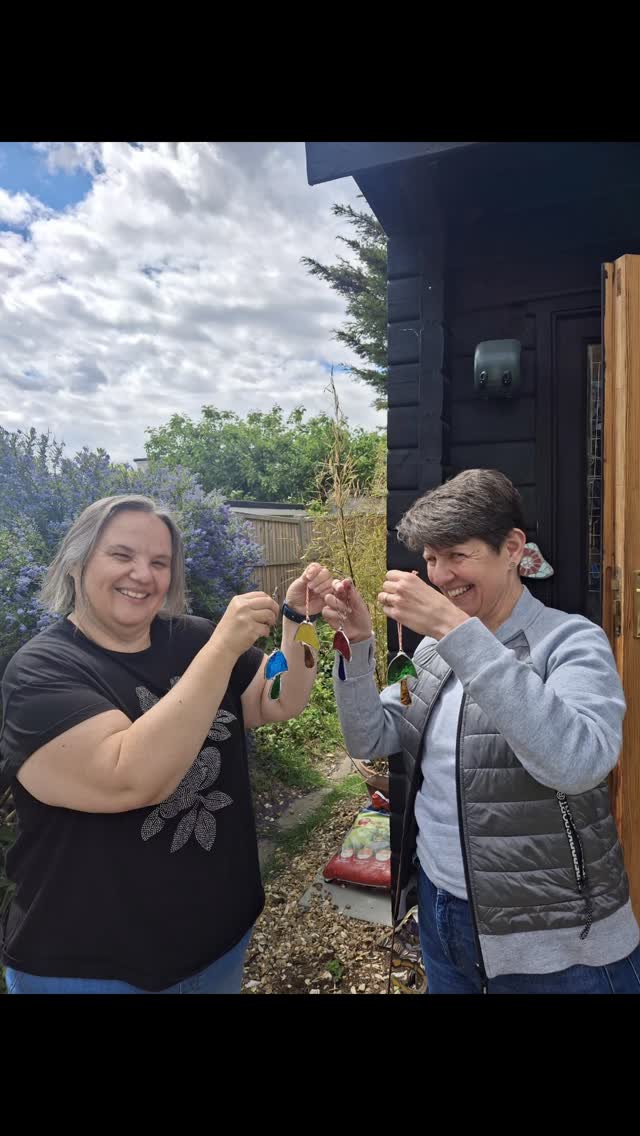 Another magical mushrooms 🍄 class this weekend.
Such mindful moments focusing on the moment and immersing in the pleasure of making.
These two returned as a birthday present as they'd taken part in my mosaic 🦋 butterfly mosaic previously. This is a perfect class to do next.
They chose such stunning colours of glass, cute! Well done ladies.