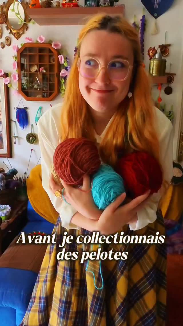 Avant je collectionnais des pelotes de laine, maintenant je les fabrique. 🧶✨
Bon finalement quoi qu'il arrive, mon appart est rempli de laine.
#creatricefrancaise #faitmain #cottagecore #yarn #crochet