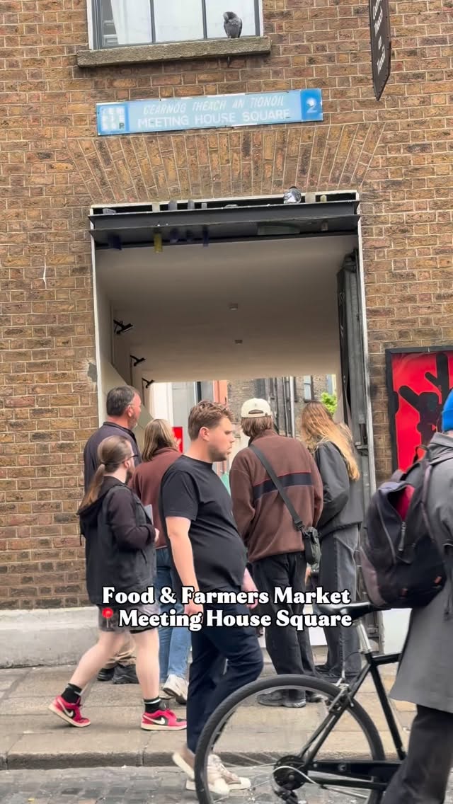 Saturday mornings in Meeting House Square 🧺💚
The Temple Bar Food Market has been part of the city since the early 2000s — and it’s still serving up the good stuff every weekend ✨
From fresh organic veg for the week ahead, to artisan cheese, to the kind of burgers and sweet treats that cure everything… it’s all here 🍔🧀🍓
10 am–3.30 pm | Every Saturday
Pro tip: come hungry 👀
#templebar #dublin #lovetemplebar #wearetemplebar #dublinmarkets