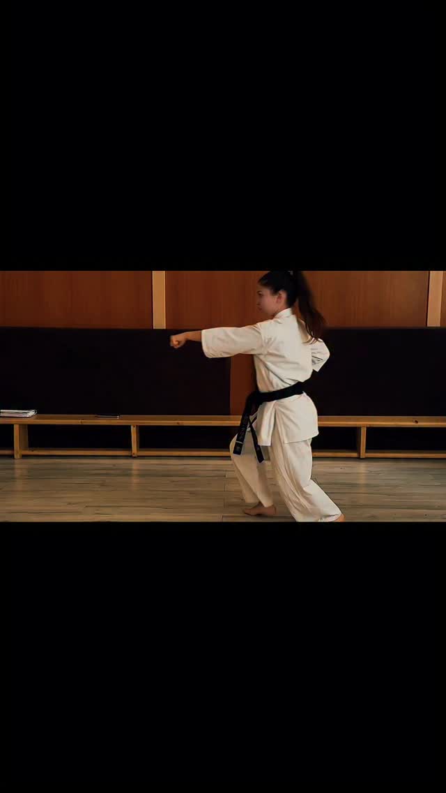 Pinan Sono Ni - Kyokushin Kata Library | Julia Pracka (World Champion)
In this fifth episode, Julia Pracka 🇵🇱 — World Champion in Kata — demonstrates Pinan Sono Ni, one of the five foundational kata.
Performed with strong basics, sharp transitions, and clear intent, this high-quality recording serves as a powerful reference for karateka developing balance, timing, and kihon within kata.
#kyokushin #kata #worldchampion