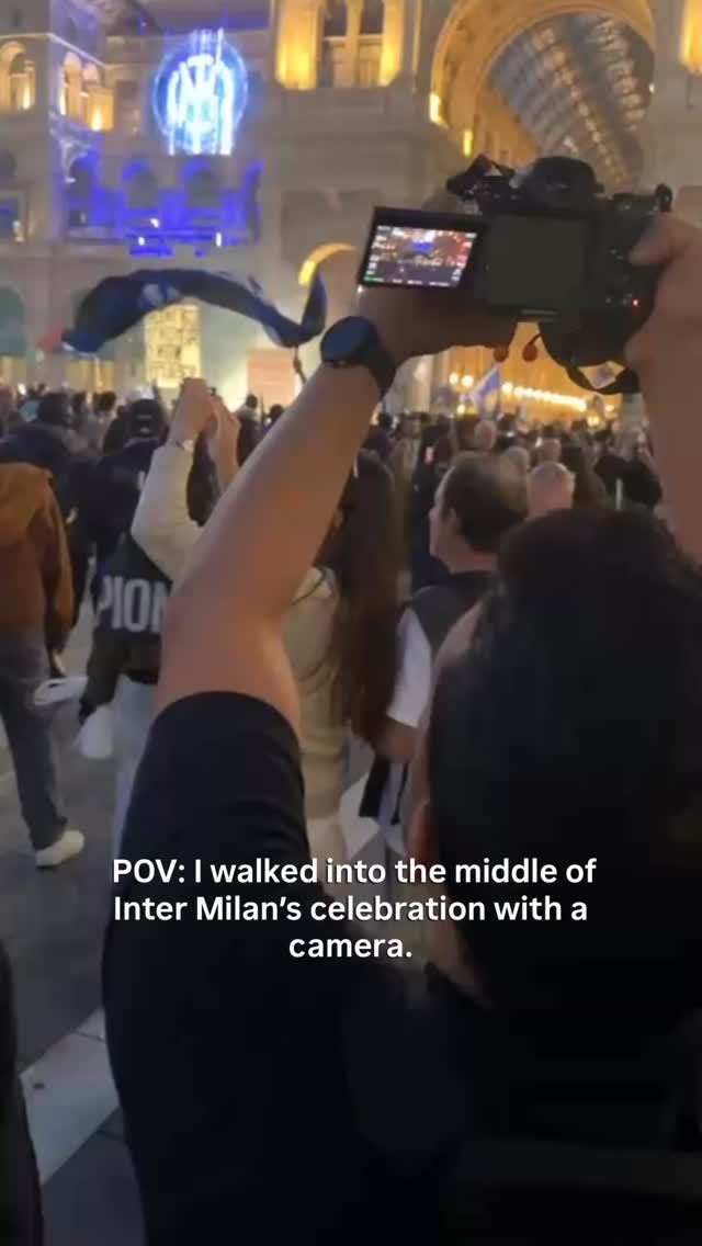 ÑI walked into the middle of Inter Milan’s celebration with a camera.
.
#intermilano #intermilán #fotografia #forzainter #filmmaker