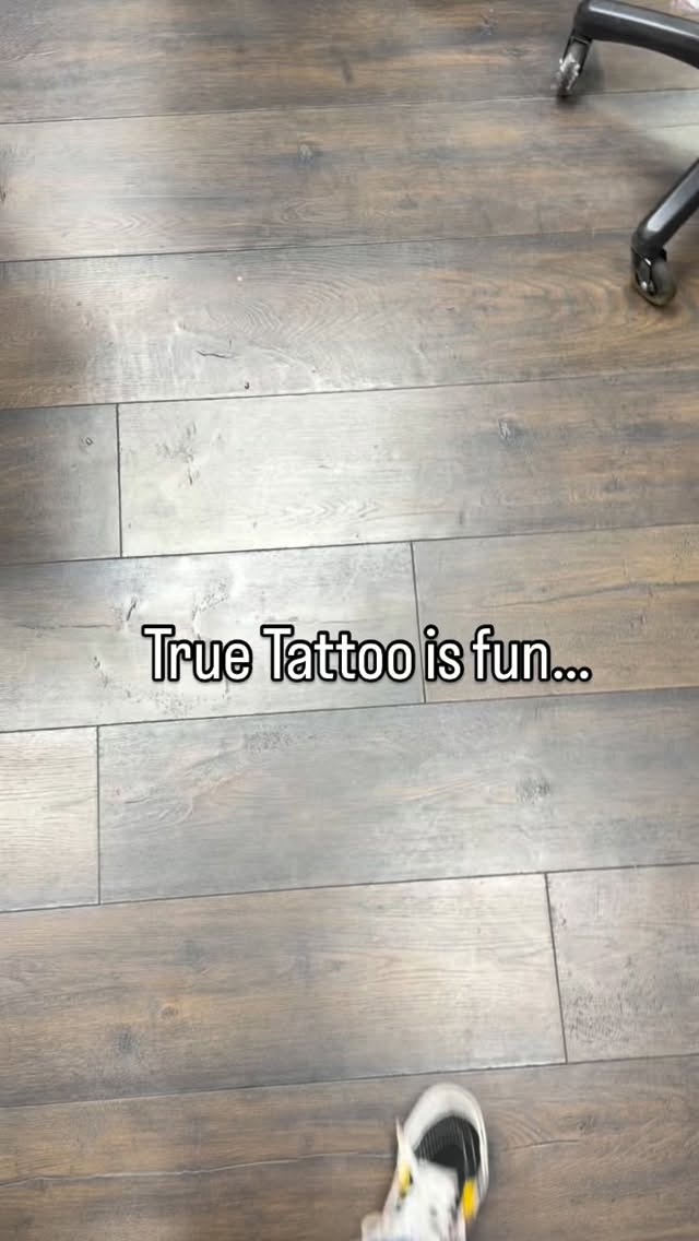 ✨Can’t work without ‘em ✨
Walk ins welcome with them 🫶🏻
#withthem #tattoostudio #tattoostudio #piercing #piercingstudio