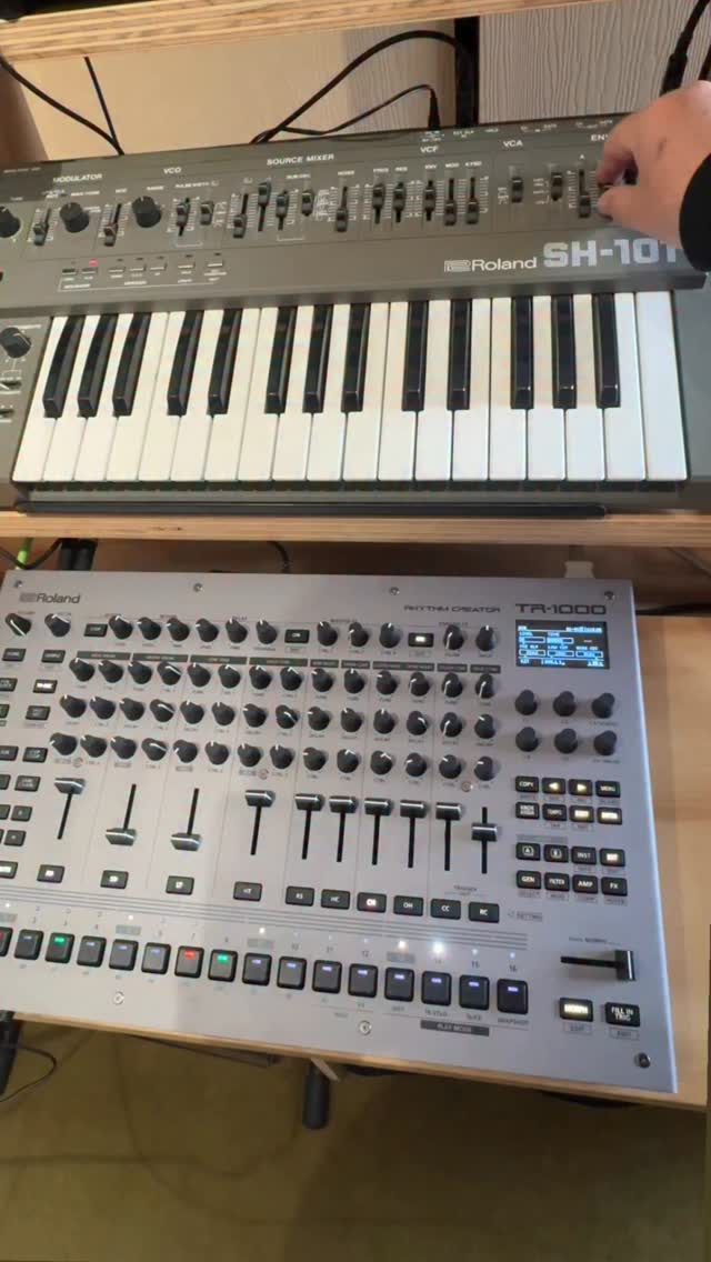 .
▫️▫️▫️▫️▫️▫️▫️▫️▫️▫️
Happiness in shades of grey
▫️▫️▫️▫️▫️▫️▫️▫️▫️▫️
#tr1000 #sh101 #electromusic #techno #tr808