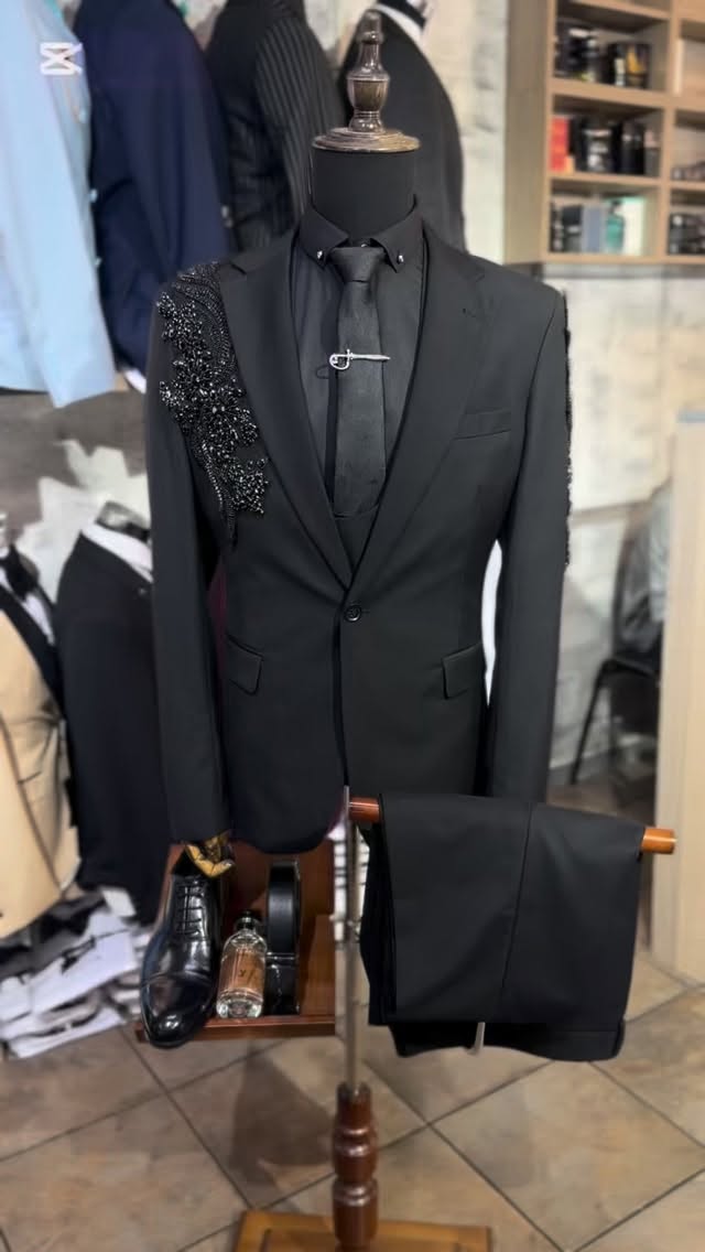 Check out this outfit only at our shop…..
* Suit - R4500
* Shirt - R650
*Tie pin - R150
*Brooch-150
* Necktie - R150
* Belt - R250
* Cologne - R500
* Shoes - R750
* Total - R7100
www.mandmformalclothing.com…. Update your wardrobe only at M&M Formal Clothing
#mandmformalclothing #creatorsearchinsight #southafrica #steezybwoi #matric2026