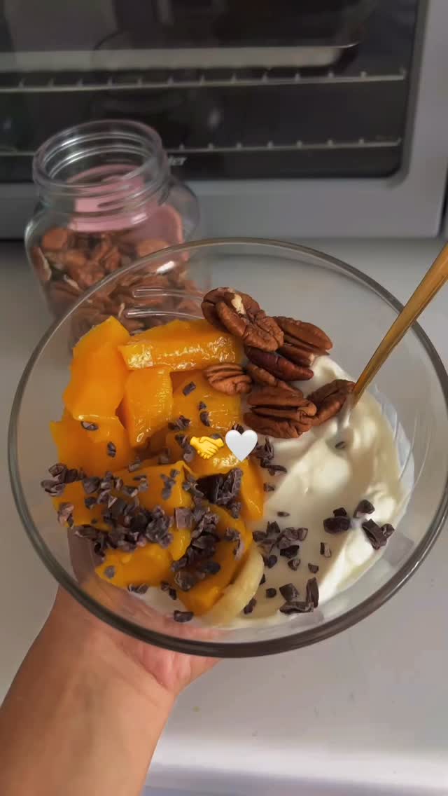 Un bowl al día y se te reinicia la vida littt
🥣 En este bowl añadí el yogurt griego de @yoplaitmexico + mango + cacao nibs + nueces
Aunque a veces coloco también granola, coco, galletas troceadas🤍
#fyp #recetassaludablesyfaciles #nutriologa #trend #bowls