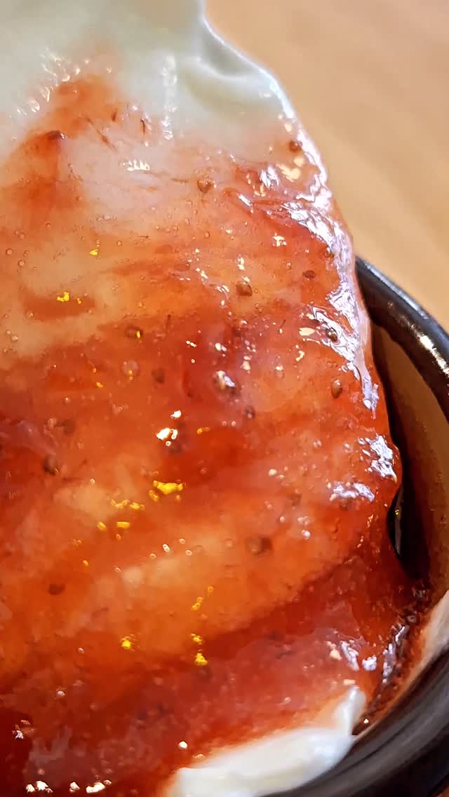 Est-ce que le test qualité s'est bien passé ? 🤔
Une seule option pour le savoir : il faut passer à l'atelier-boutique et goûter la nouvelle Cœur de Fraise ! 🍓
Une confiture de la gamme classique avec 80 % de fruits ! ✨
📍37 rue Montcalm, Paris 18ème
.
.
.
.
.
.
#benedettoconfituresatypiques
#jam
#paris
#food
#weekend
