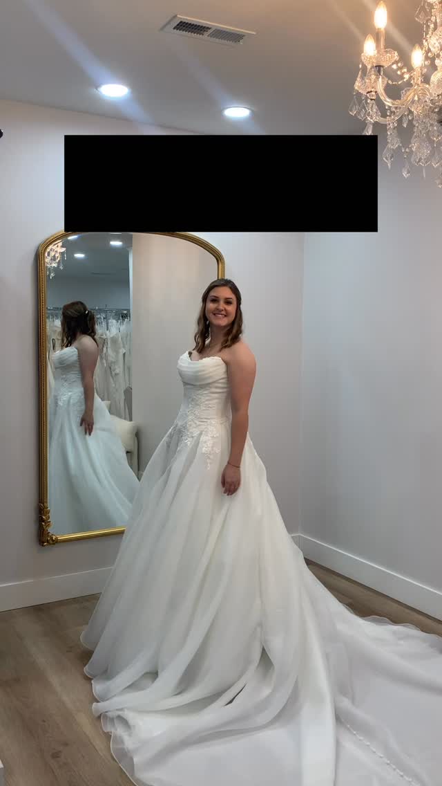 3 gowns with 3 completely different bridal looks! Which would you choose? 🤍
1️⃣ Style Y3195
A beautiful ball gown with lace details AND POCKETS!
2️⃣ Style F412
Lace meets modern structure with a basque waist, corset bodice, and a fit-and-flare silhouette.
3️⃣ Style SY8251
A strapless mikado mermaid gown with the dreamiest train.