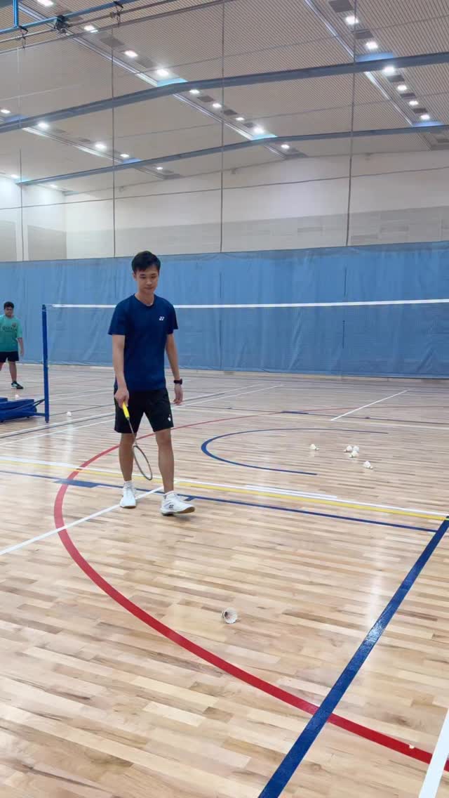 Here’s a simple tutorial on how to scoop the shuttle. Mirror the steps for left handers!
#singaporebadminton #badmintonplayer #badmintonskills #sgbadminton #badmintontips
