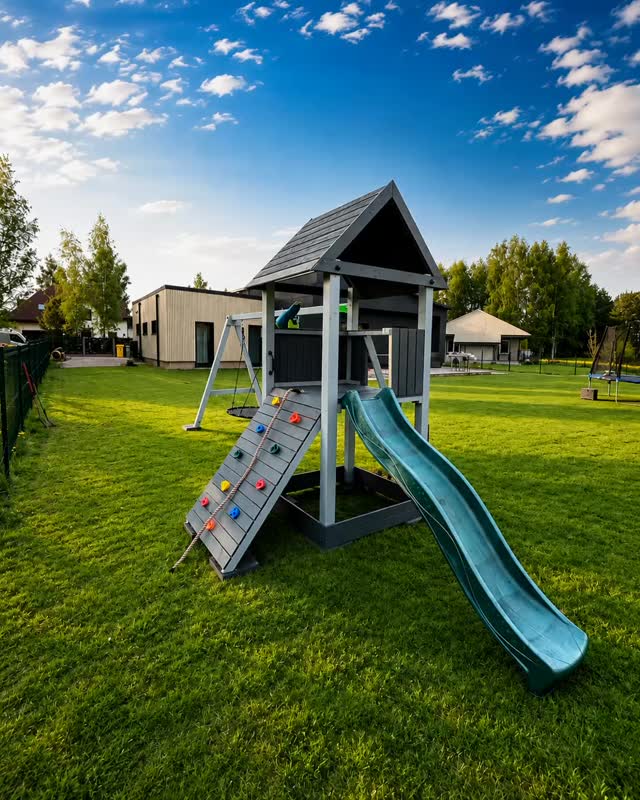 Uzstādīts šodien Salaspils novadā 🔥
Mūsu pašu ražots bērnu rotaļu laukums no HB Parks — radīts bērnu piedzīvojumiem, kustībai un neaizmirstamiem mirkļiem pagalmā 🌿🏡
✔️ Ražots Latvijā
✔️ Drošs un kvalitatīvs
✔️ Uzstādīšana visā Latvijā
🌐 www.hbparks.lv #rotaļulaukums #bērniem #dārzam #gimene