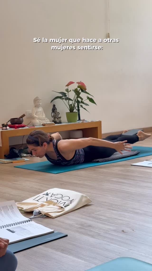 ✨ Ser maestra de yoga va mucho más allá de enseñar posturas 🙏🏻 es acompañar a otras mujeres a reconectar con su fuerza, su luz y todo lo que son capaces de lograr 🤍🧘🏻♀️