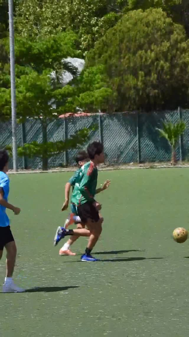 A pesar de la derrota en penales, el joga bonito de Iker se hizo presente en la cancha. ⚽🔥
Dejando rivales atrás y demostrando por qué es una de las grandes promesas de Panteras Fútbol. 🐾
La intensidad del Mundialito Da Vinci sigue creciendo partido a partido. Mucho éxito a ambos equipos en este camino mundialista. 🏆
#MundialitoDaVinci #Panteras #JogaBonito #yosoydavinci #mundial2026