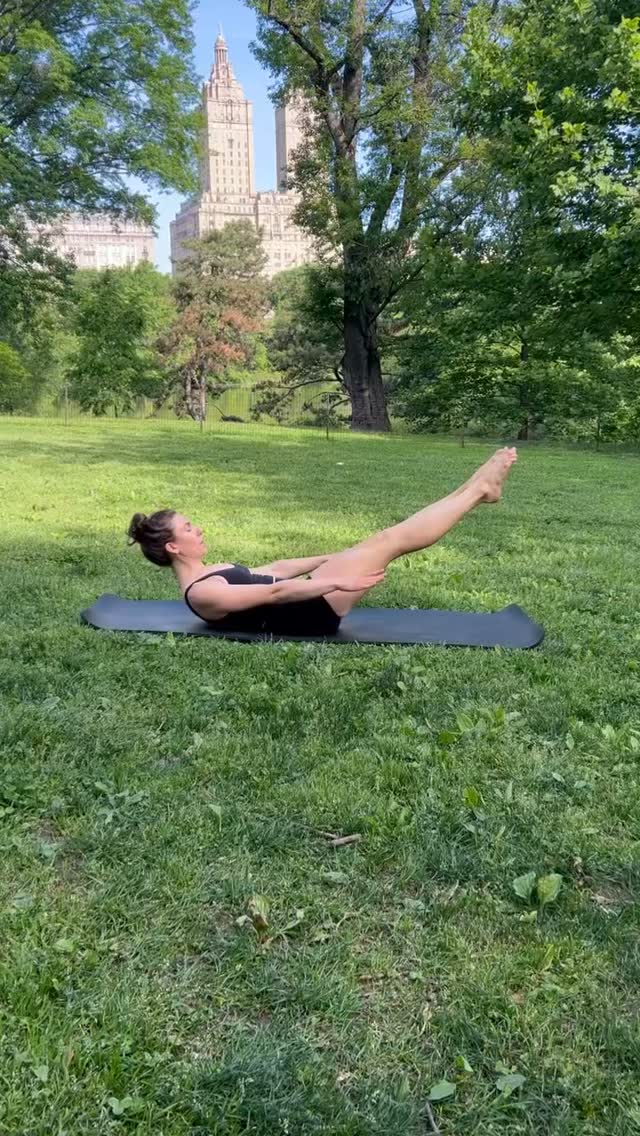 The first 4 exercises of Contrology aren’t just a warm-up—they are the blueprint for the entire Pilates method. 🪵🔥
Ever wondered why Joseph Pilates chose to open his beginner sequence with The Hundred, The Roll Up, The One Leg Circle, and Rolling Like a Ball? It wasn’t random. It was a brilliant, systematic progression designed to wake up your body and mind.
Here is exactly why these first four movements are the ultimate foundation:
* 1. The Hundred (The Igniter): We start lying down, but don’t get cozy. The Hundred is all about circulation and breath. By pumping the arms and breathing deeply, you literally stoke your internal fire, warm the blood, and wake up the lungs. It centers your focus and tells your nervous system: It’s time to connect.
* 2. The Roll Up (The Spine Awakener): After building heat, we immediately test the powerhouse. The Roll Up offers a deep stretch for the entire back body while demanding deep abdominal control. It moves the spine from a static state into active, articulated flexion.
* 3. The One Leg Circle (The Anchor): Now that the spine is warm and the core is engaged, we find pelvic stability. This exercise isolates the leg in the hip socket. The goal isn’t just to move the leg; it’s to keep the entire pelvis completely quiet, square, and anchored to the mat while the leg moves independently.
* 4. Rolling Like a Ball (The Balance Finder): After stabilizing, we move. This is the first time we lift off the mat, requiring a deep, rounded C-curve and serious powerhouse control to balance on the sit bones. It massages the spine, stimulates the nervous system, and teaches you how to use your breath—not momentum—to move.
The Big Picture: In just the first four movements of a Classical mat class, you have pumped your blood, articulated your spine, stabilized your pelvis, and tested your balance. You’ve established your “powerhouse” connection, perfectly setting up your body for the rest of the series.
Save this video for your next mat practice, and focus on the purpose behind the sequence! 🌿✨
#centralparkpilates #contrology #nycfitness #upperwestside #secretnyc