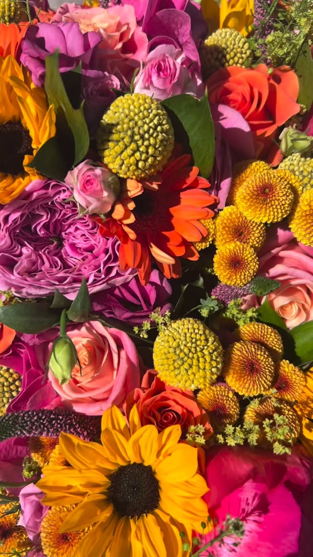 Kicking off wedding season at Whitstable Castle with these stunning blooms ๐ฟ๐ธ
Flowers by the lovely @janeatgrahamgreener one of our recommended suppliers ๐
Congratulations Willow & Charles ๐