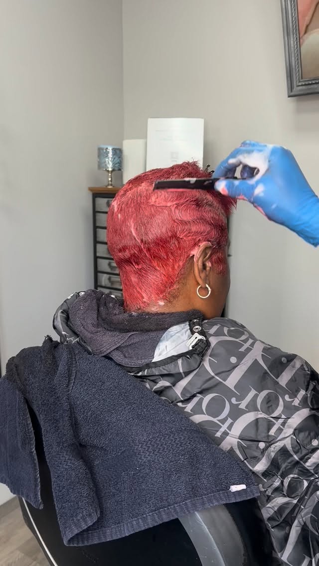 I’m just doing my job!
One hand finger waves don’t play 🙌🏾
If your waves aren’t waving like THIS… we need to talk 📞😂
Book your appointment at www.TheHairgician.com and let’s get you sculpted, sleek, and stepping out like a whole vibe
#FingerWaves #ClassicBeauty #SleekHair #SalonSlay #hairstylist