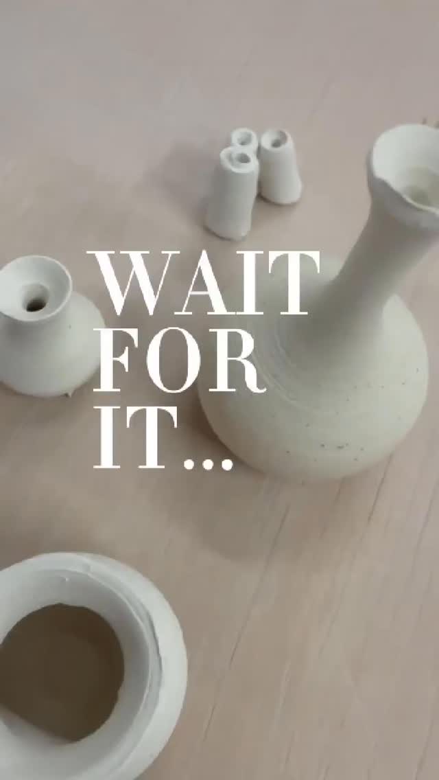 At first, youāre like⦠okay, nice vase.
Then it pulls back.
And suddenly itās tiny.
These little pieces always get the biggest reactions. Equal parts impressive and āhow did you even do that?ā
Small, but definitely not simple š