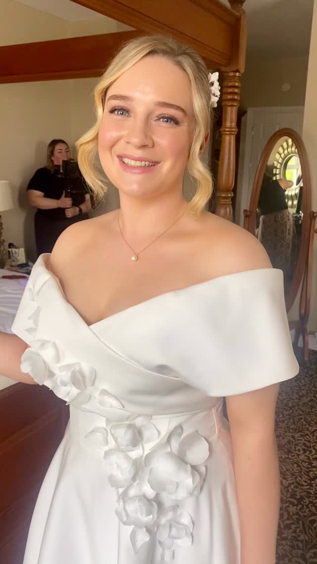 Stunning Carrie, who married on Sunday 🤍
Carrie chose a soft glam look for her big day - timeless, radiant, and effortlessly elegant. Such a lovely morning spent with her family and bridesmaids before she said “I do” ✨
I really enjoyed working with these amazing suppliers
Hairstylist: @claircrown_and_glory
Photography: @deirdreruskphotography
Videography: @retigproductions
Flowers: @fleurtiquebray
Makeup: @louisekeanemakeup
#wicklowmakeupartist #dublinmakeupartist #bridalinspiration #bridalmakeup #louisekeanemakeup