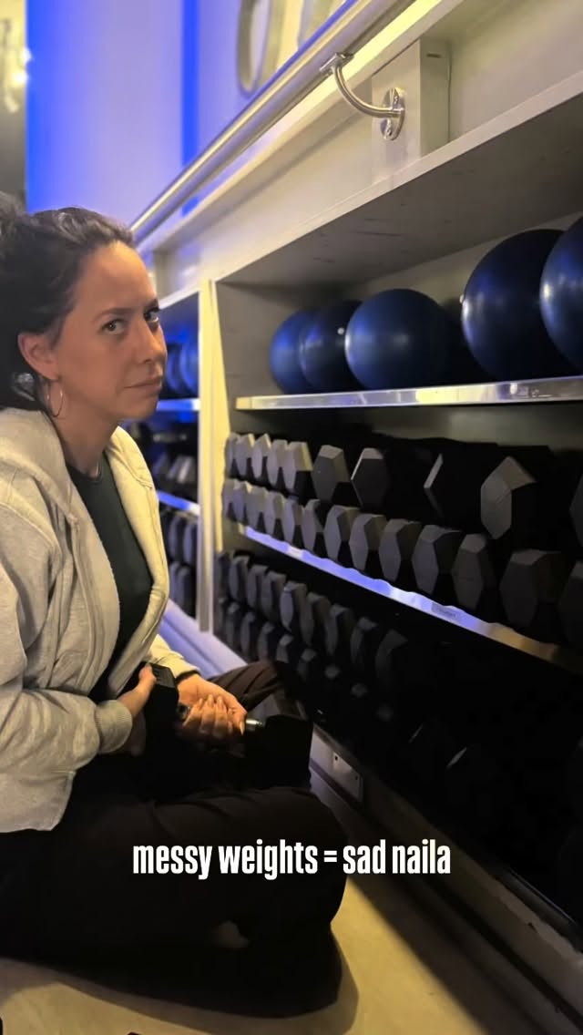 Friendly reminder to stack your weights neatly in the labeled shelves after class 💪🏽
