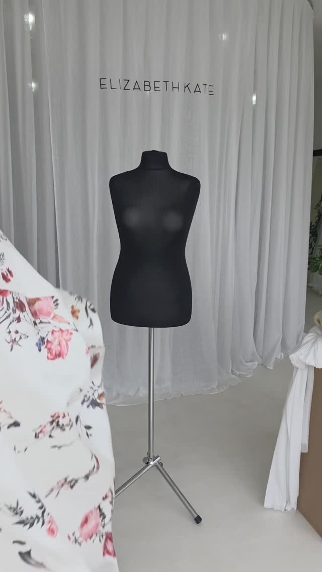 POV: bridal, but make it unexpected.
A floral moment for the bride who loves to stand out. Watch the mannequin change magic happen.
Would you wear a printed bridal gown? Tell us in the comments 👇🤍
#BridalBoutique #FloralWeddingDress #ModernBride #UniqueBride #WeddingDressInspo BridalFashion BrideToBe StatementBride RomanticBride WeddingStyle BridalReel MannequinChange FloralBride AlternativeBride WeddingInspiration