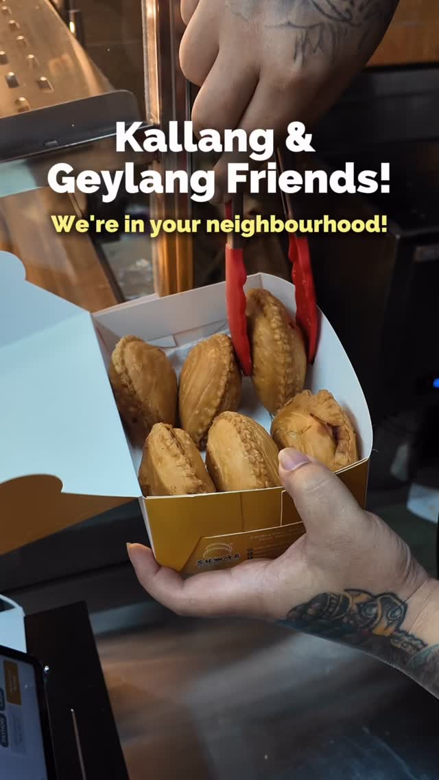 Kallang and Geylang friends, your puff fix just got a whole lot closer! Heritage Tanglin Puff is now available at Old Airport Road Food Centre! Serving up our signature golden curry puffs fresh and crispy daily, still proudly made with second-generation care and tradition since 1952.
You don’t have to travel far for that same old taste you’ve always loved. Come catch us there!