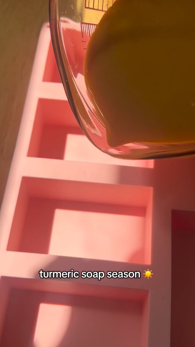 soft glowy skin loading…. ☀️ 🧡✨
anaturaljournee.com
#skincare #naturalskincare #cleanbeauty #turmericsoap #turmericskincare