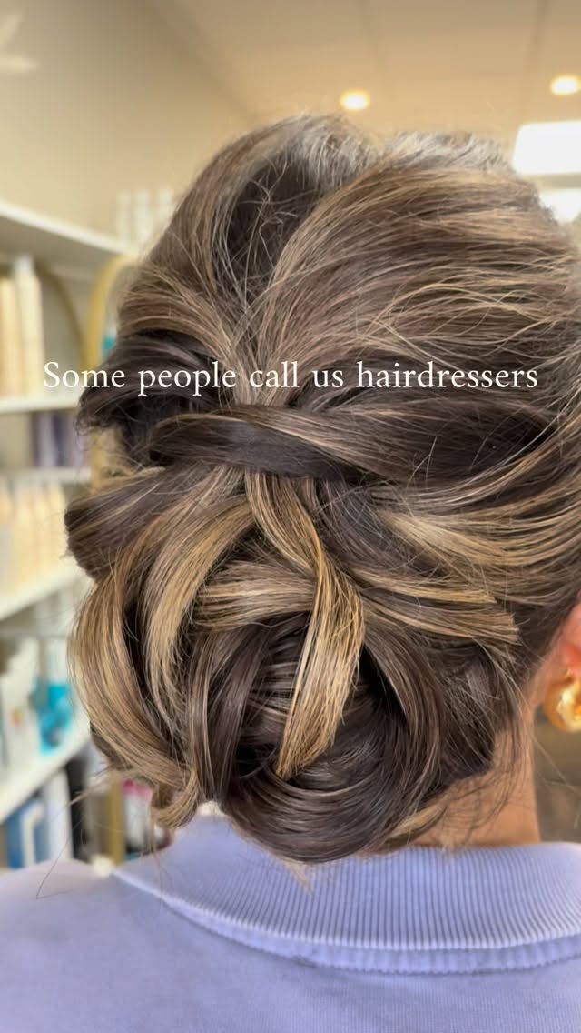 𖤓 Whatever you call us, just don’t forget to book your appointment 𖤓
Updo by Gina