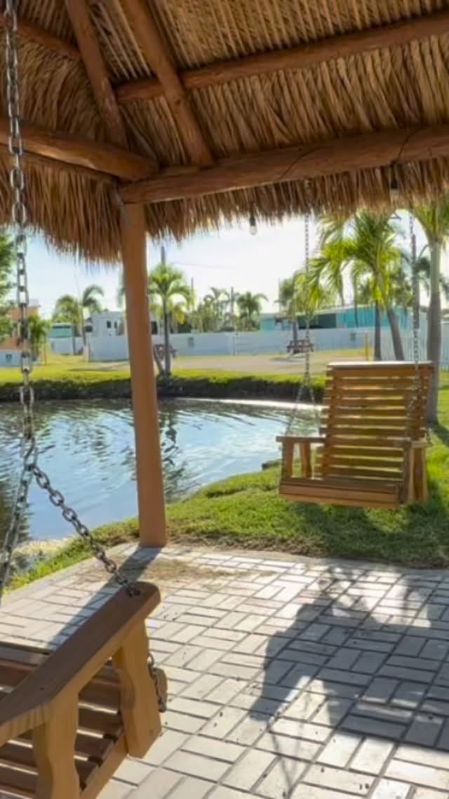 Who wants to be swinging in these chairs with a drink in their hand? 🙋♀️🌴
#keywestcampground #floridakeys #keywest #leoskeywestcampground
