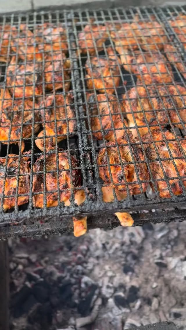 Happy Thursday!!!!!!
BBQ 1/2 chickens are on the menu for lunch and dinner!
Stop by the farm for a meal 🍗
#bbqchicken #thursday #lunch #dinner #bbq