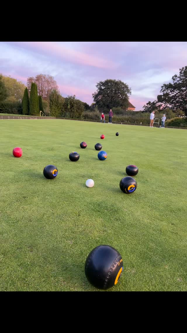 What is this mysterious game? The aim of the game is to get nearest the white ‘Jack’ ball. The bowling balls don’t have finger holes like in tenpin bowling, and are actually more like a lopsided wheel rather than a ball - they have a bias cut into one side which means they will always curve. Depending on the brand of the bowl, you can have a very wide swing or a set with a narrow line. There’s no penalty for hitting the jack (unless it goes ‘out’) but you want it to stay near your own team’s bowls if you do - and ideally you don’t accidentally push it away if your team is already ‘holding’ shot 😩 or ‘friendly fire’ as @danjmontague calls it.
#lawnbowlsforlife #parliamenthillbowlsclub #hampsteadheath #lawnbowls #thatshowweroll
