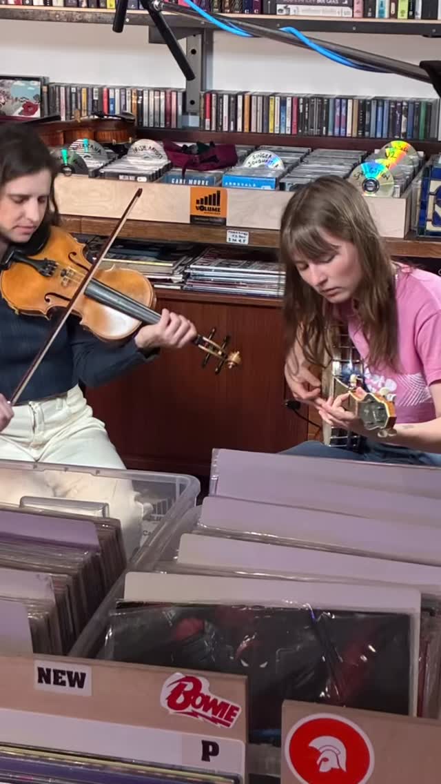 Thanks to the lads from @stol_sessions who were recording today in the shop. And obviously a big thank you to @nora.brwn @stephiecoleman and @liamomaonlai for their outstanding performances. 🙌 Full videos will be in the Stól Sessions YouTube channel very soon.