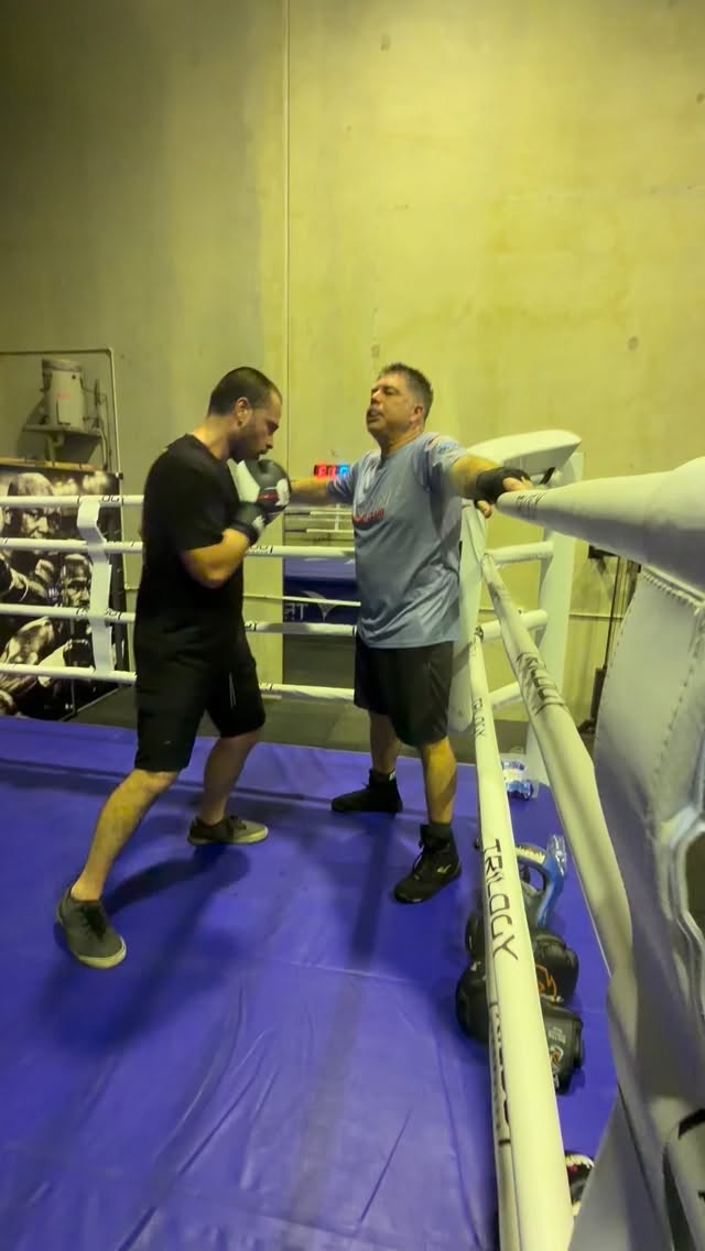 Bit of core conditioning 🥊#boxing #kidsboxing #mentalhealth #womansboxing #mensboxing