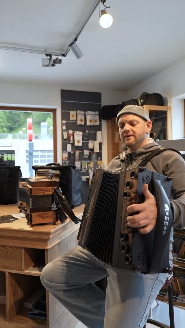 Holareidulijö!!!✌️
Ab in die Kommentare mit euren Wünschen
für nächste Woche!👇🔥
#jodeln #volksmusik #harmonika #sammerharmonika #happyfriday