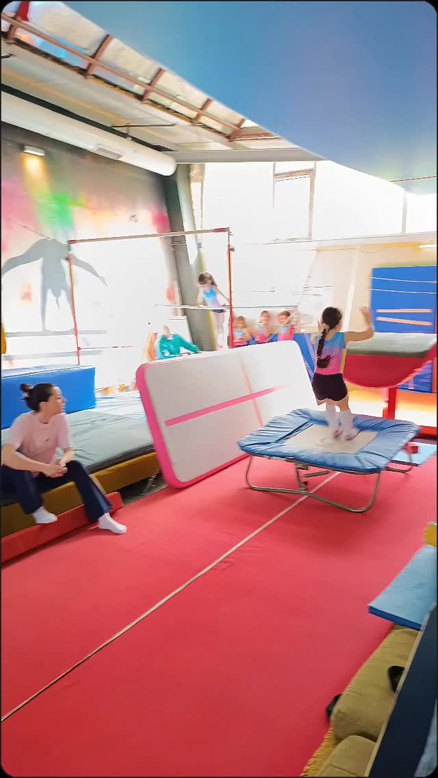 Parlak ve dikkat çekici 🌈
Yaz parlamanın zamanı! ☀️
Gücünü, esnekliğini ve özgüvenini keşfet 💖
OLIMPARK seni bekliyor ✨