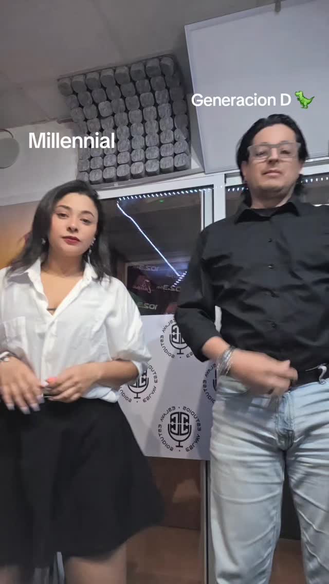 Encuentra la falla... Nos unimos a los trends virales, pero no somos de esta generación... ¿Se nota mucho?
#67 #LaMovidaLatina #Viral #Barcelona #fyp
Video tendencia