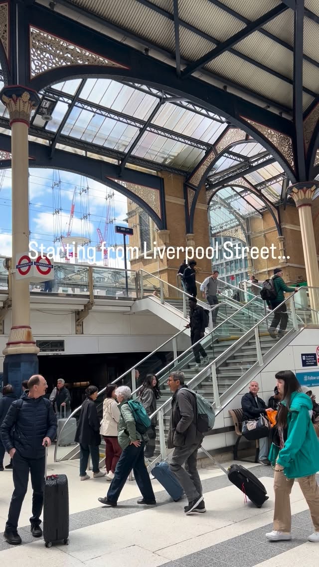 Started with live guitar outside #LiverpoolStreet 🎸
Ended with the best bite in #EastLondon 🤌
Some days #London just sets the scene perfectly —
a guy strumming outside the station, the buzz of Spitalfields, and then... the smell of slow-roasted porchetta pulling you in 🥪
#PORCHETTA at @spitalfieldse1
Slow-roasted pork belly · grilled onion · cheese · mustard mayo
Just 5 minutes from Liverpool Street and worth every step 🔥
📍 #SpitalfieldsMarket
🛒 Online order via bio link 👉 mammasgoodies.co.uk
MammasGoodies LondonStreetFood