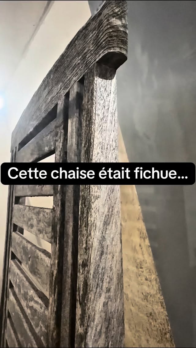 Je pensais que cette chaise était morte… 😳 #aerogommage #renovation #bois #avantapres #diy