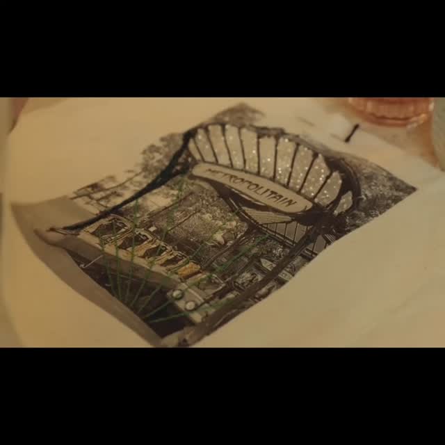 Je vous propose une petite vidéo de la journée de lancement que nous avons eu la joie de vivre avec Broder Paris au restaurant chez JOLI au sein du musée Carnavalet.
Un atelier-expérience autour de la broderie, du geste, de Paris et du temps partagé qui prendra place dès le mois de juillet dans trois lieux sélectionnés avec beaucoup de soin :
au restaurant JOLI du Musée Carnavalet
à la brasserie Rosie, Paris 11
à la galerie-restaurant L’Inaperçu, Paris 3
Les nouvelles dates sont en ligne sur mon site dès maintenant !
Informations & réservations via le lien dans la bio.
À très bientôt !
Merci à @siegrid_dumas pour son accompagnement au quotidien,
à @tongwu_vision et @afh_france pour la vidéo et leur regard sur le projet.
———
A few moments from the Broder Paris launch day at JOLI.
An immersive embroidery experience centered around gesture, Paris and shared time, taking place from July onwards in three carefully selected locations:
at JOLI restaurant inside the Musée Carnavalet
at Rosie Brasserie
at L’Inaperçu restaurant-gallery
The new dates are now online !
Information & bookings via the link in bio.
#BroderParis
#PalmyreParis
#ParisExperience
#LuxuryCraftsmanship
#Embroidery