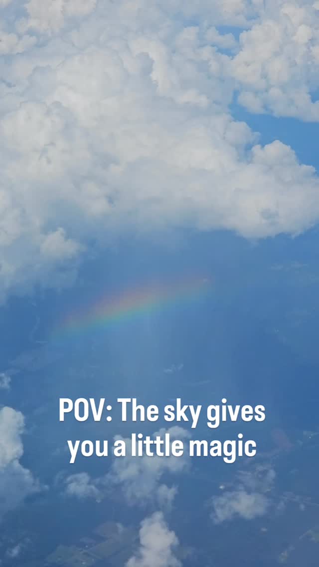 Seeing a rainbow from the flight levels hits different. 🌈
.
🏷 #rainbow #skyscape #windowseat #flyingview #flight