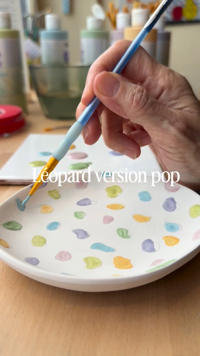 Le motif léopard, mais version fun & colorée 🐆✨
Parce que la céramique, c’est aussi fait pour s’amuser 😁
#peinturesurceramique #leopard