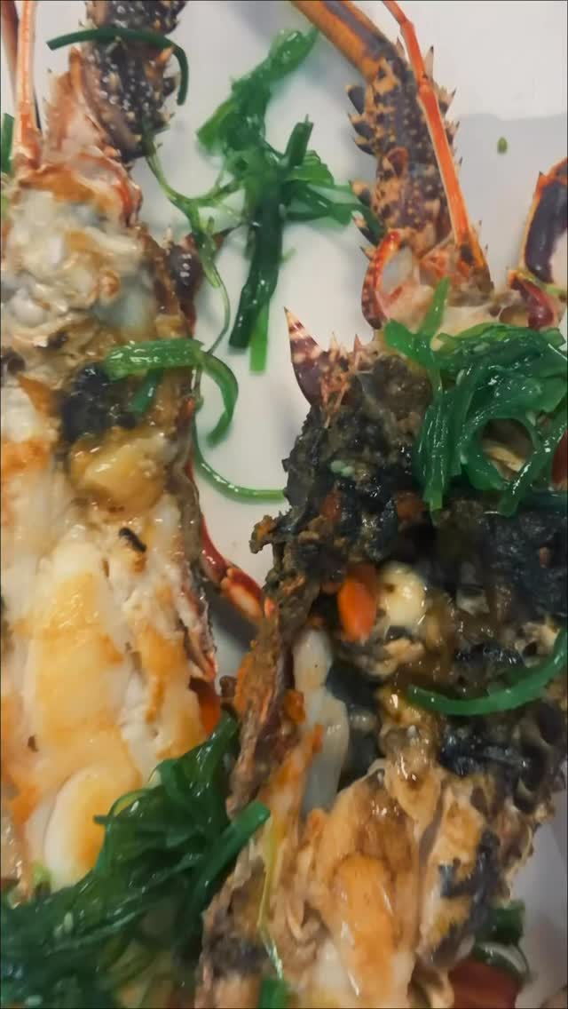 Hay vídeos que abren el apetito… y luego está este. 🔥🌿
#benissa #coralbeach #foodie #restaurant #lesbassetes