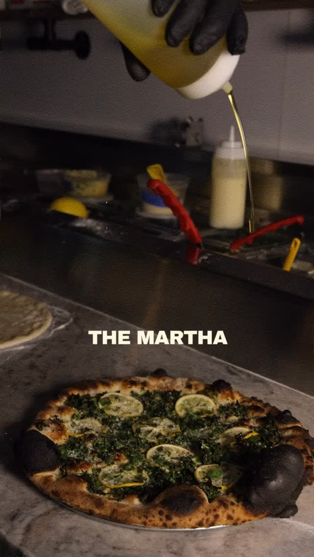 Have you tried The Martha 🍕🔥
Cream, Shaved Fennel, Shaved Garlic, Sliced Scallion, Black Pepper, Garlic Oil, Kale, Meyer Lemon, and Parmesan Cheese
Send to someone who needs this