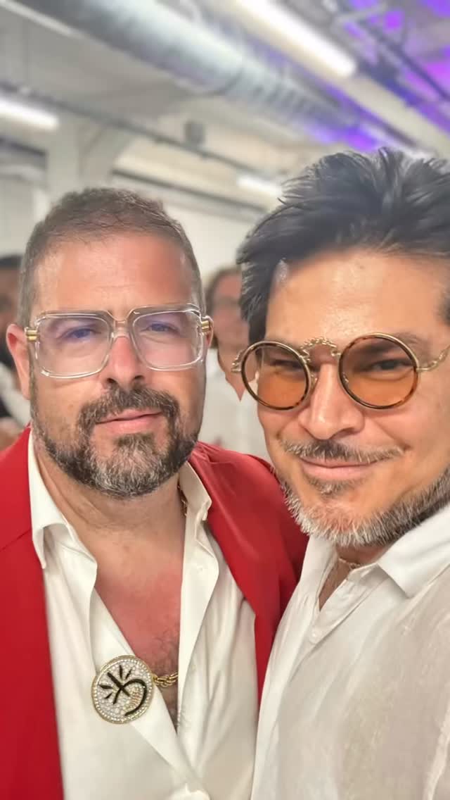 Mi querido @cdelaniche, siempre es un enorme placer verte, muchas felicidades y éxitos asegurados en esta nueva etapa de @carbonnelsa, que coincide con la celebración del 101 aniversario!
Gracias por la invitación ❤️
#ricardoramosperfumesdeautor #christiancarbonell #Barcelona #Spain