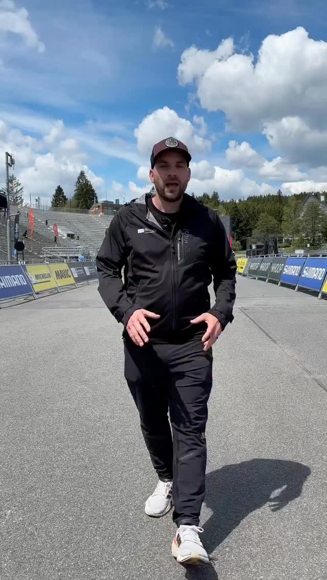 🇨🇿 Zítra to začne! 🔥🚵♂️
Ve Vysočina Areně odstartují oficiální tréninky světového poháru a dokonce i první závody — short track v rámci UCI Junior Series 👀📣
Jste připraveni?
⸻
🇬🇧 It all starts tomorrow! 🔥🚵♂️
Official World Cup training sessions kick off in Vysočina Arena — along with the first short track races of the UCI Junior Series 👀📣
Are you ready?
#mtbnmnm #ucimtbworldcup #ucimtbworldseries #XCC #JuniorSeries