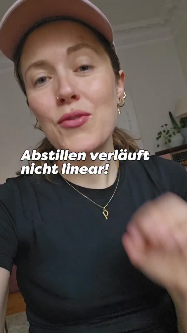 Wie sind da deine Erfahrungen?
Das gilt übrigens auch für andere elterngeleitete Veränderungen, wie z.B. Einschlafen bei Papa/Co-Mama oder Schlaf im eigenen Bett. KANN linear besser werden, muss es aber nicht 🥲