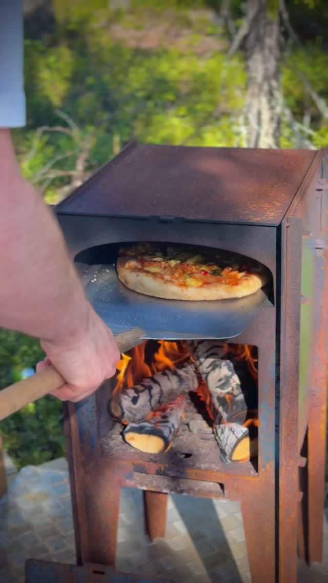 Spring time. First pizza making of the season🍕🍕🍕
#pizzaoven #pizzatime🍕