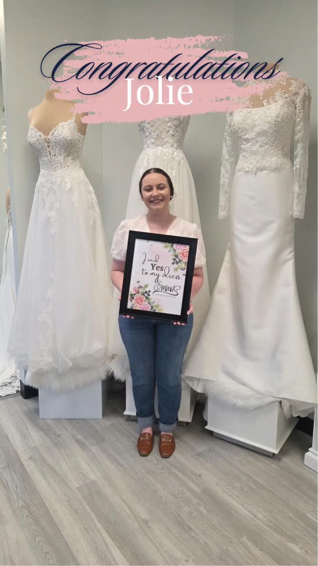 Yay.! Congratulations to our gorgeous and super sweetie bride Jolie, she and her bridal team said "Yes to the Dress" to an Stunning Stella York wedding gown.! 💐 🎊🍾✨️🎉🥂