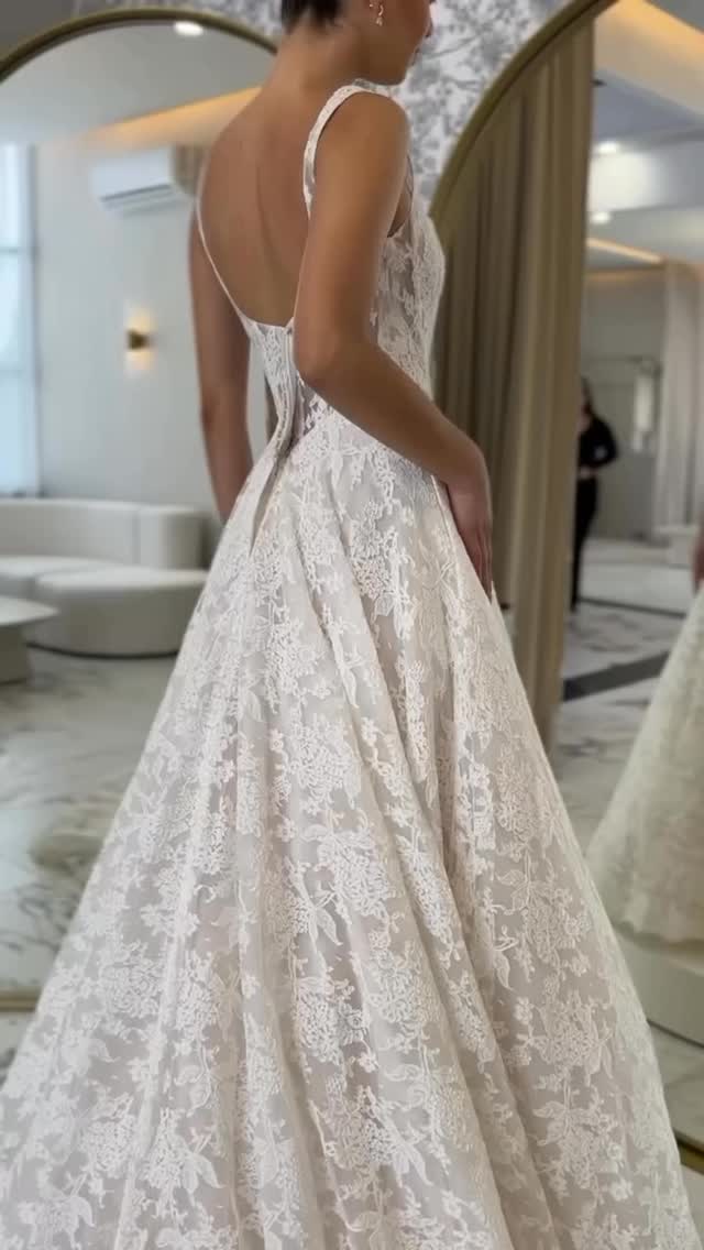 Justin Alexander | Joelle
Our Joelle wedding dress blends modern tailoring with romantic lace, designed for brides who appreciate refined, fashion-conscious style.
A soft square neckline meets a bodice that will sculpt the figure while maintaining light elegance. Corded lace motifs are placed strategically across the bodice to highlight form without overwhelming the design.
The A-line silhouette is shaped by a sharply defined Basque waist, flowing into a soft skirt. Scalloped Chantilly lace trims the hem, adding texture and classic bridal detail to the contemporary design.
Want to book an appointment? 💕
Visit our website & book online | Website link in bio
📍Bedfordshire
@piperandevebridal
www.piperandeve.co.uk
#bride #weddingdress #bedfordshireweddings #laceweddingdress #weddinguk Bedfordshirebride Justin Alexander stellayork