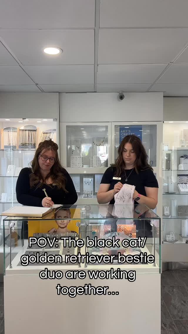 They do say opposites attract 🤷🏻♀️💃🏻 #hillsjewellers #Jewellers #workbesties #visitfelixstowe #shopsmall