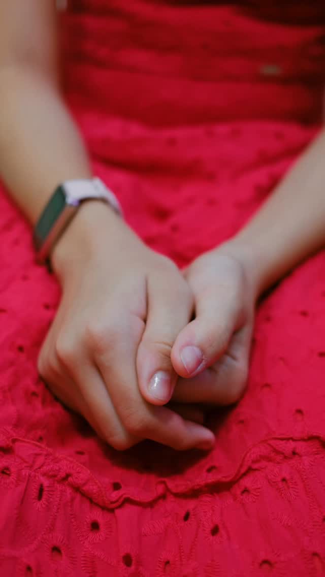 “Tenía mucho miedo de volver al odontólogo…” 🥺✨
Después de experiencias pasadas que le generaron inseguridad y temor, Sarita decidió darse una nueva oportunidad 💜
Hoy, después de su segunda cita, nos dice que se siente más tranquila, más segura y con más confianza cada vez que viene al consultorio 🦷🌸
Y eso para nosotros vale muchísimo.
Porque entendemos que no solo tratamos sonrisas, también cuidamos emociones 🤍
Si tú también has sentido miedo de ir al odontólogo, queremos que sepas que aquí te escuchamos, te acompañamos y respetamos tus tiempos ✨
Agenda tu valoración y vive una experiencia diferente 💜
#ortodonciabucaramanga #bucaramanga #odontologíaespecializada #ortodonciasinbrackets #ortodonciainvisiblebucaramanga