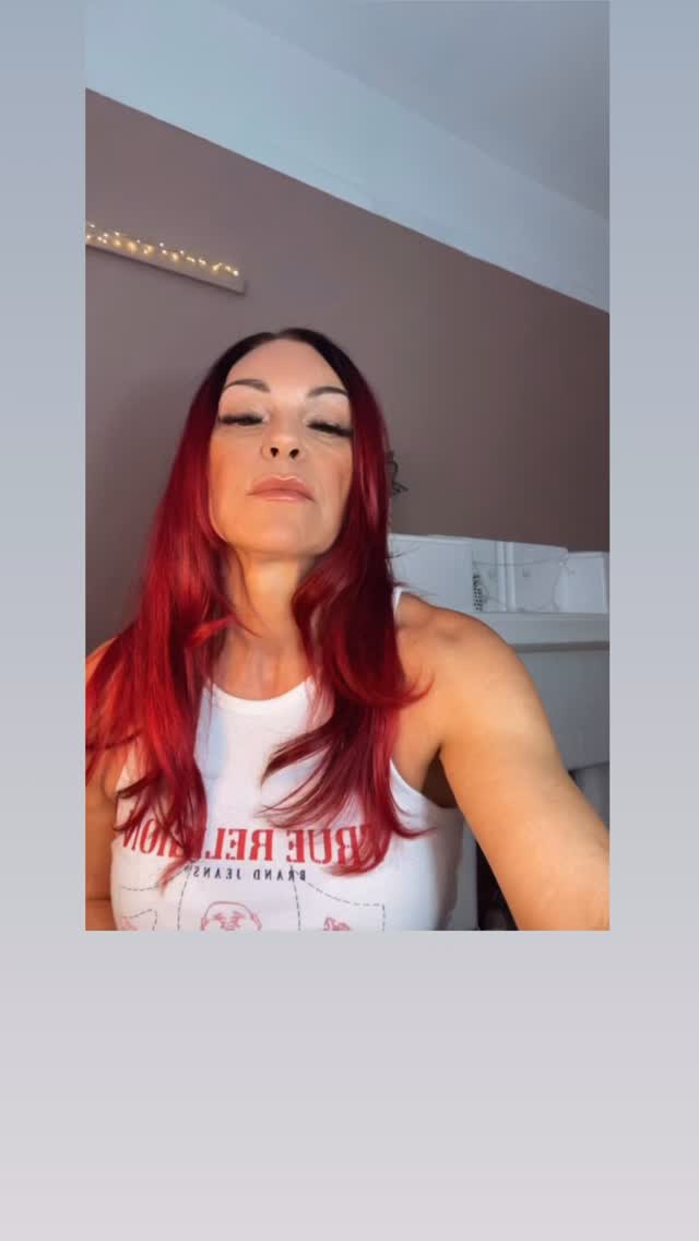 Great catching up with Cara recording part 2 of the podcast đ
We had so much to talk about after our first pelvic health episode that we ended up recording a deeper follow-up conversation.
Pelvic health is something I honestly think needs to be spoken about far more openly for women in midlife.
So many women struggle in silence thinking things are just âpart of getting olderâ when they really donât have to be.
Such an important conversation đ
@caratattertonpilates
#pelvichealth #podcasts #midlifehealth #weighttrainingforwomen #midlifehealthcoach