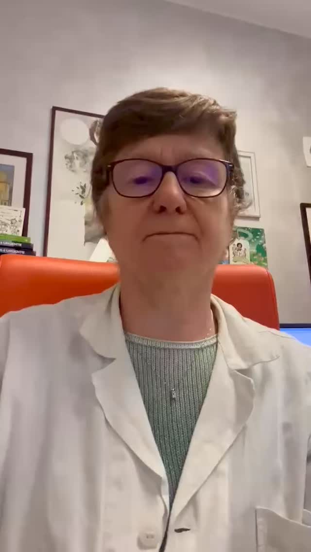 ☀️ Sole: nemico o alleato della nostra pelle? La risposta potrebbe sorprenderti! 👇
Siamo abituati a sentirci dire di proteggerci dal sole a tutti i costi, ma sapevi che evitare completamente l’esposizione solare può essere altrettanto pericoloso?
la Dottoressa ci spiega un concetto fondamentale: la Vitamina D
E tu, hai mai controllato i tuoi livelli di Vitamina D? Faccelo sapere nei commenti o contattaci per prenotare un consulto! 🩺💬
#VitaminaD #SaluteEPrevenzione #EsposizioneSolare #PrevenzioneTumori #Melanoma